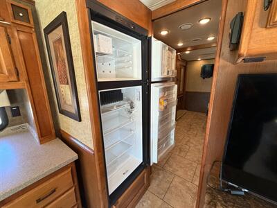 2014 Tiffin Allegro 35QBA   - Photo 18 - Hemet, CA 92544