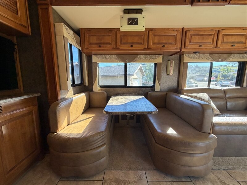 2014 Tiffin Allegro 35QBA   - Photo 14 - Hemet, CA 92544