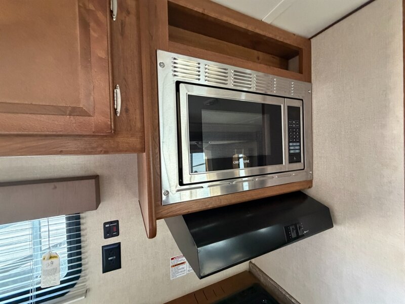 2017 Gulf Stream Innsbruck 268DDS   - Photo 16 - Hemet, CA 92544