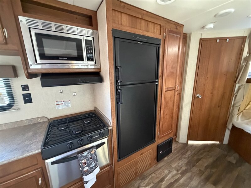 2017 Gulf Stream Innsbruck 268DDS   - Photo 17 - Hemet, CA 92544