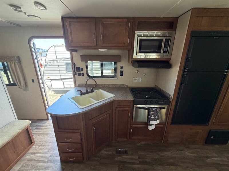 2017 Gulf Stream Innsbruck 268DDS   - Photo 14 - Hemet, CA 92544