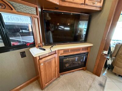 2013 Tiffin Phaeton 40QBH   - Photo 16 - Hemet, CA 92544