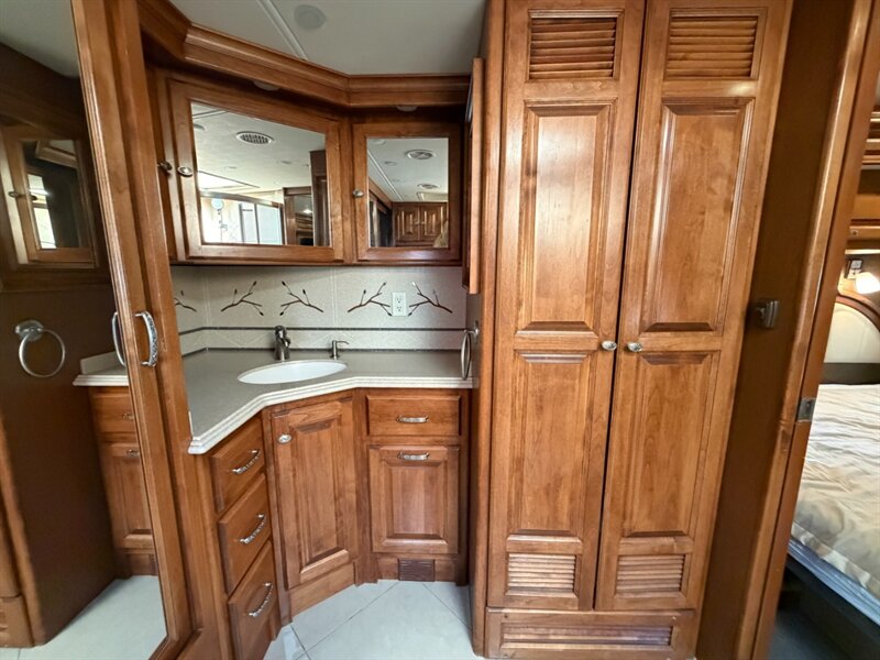 2013 Tiffin Phaeton 40QBH   - Photo 29 - Hemet, CA 92544
