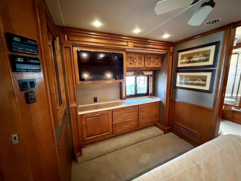 2013 Tiffin Phaeton 40QBH   - Photo 25 - Hemet, CA 92544