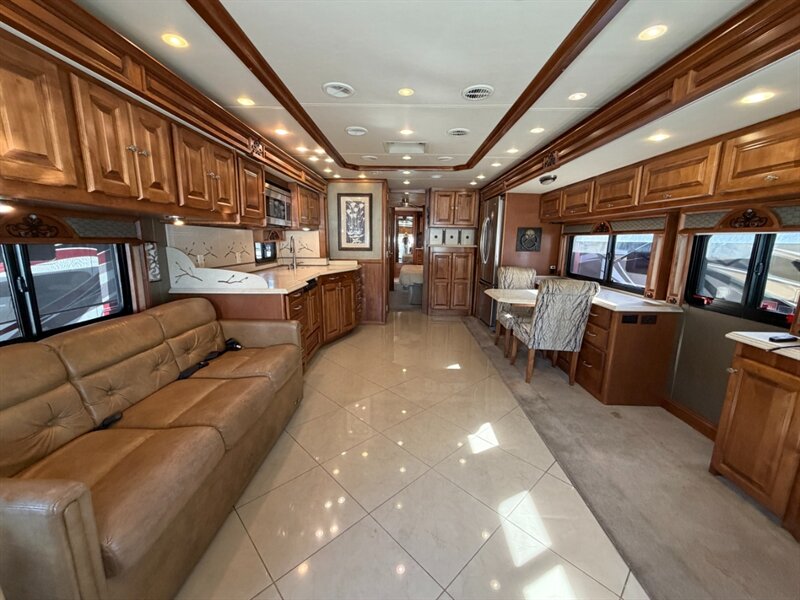 2013 Tiffin Phaeton 40QBH   - Photo 8 - Hemet, CA 92544