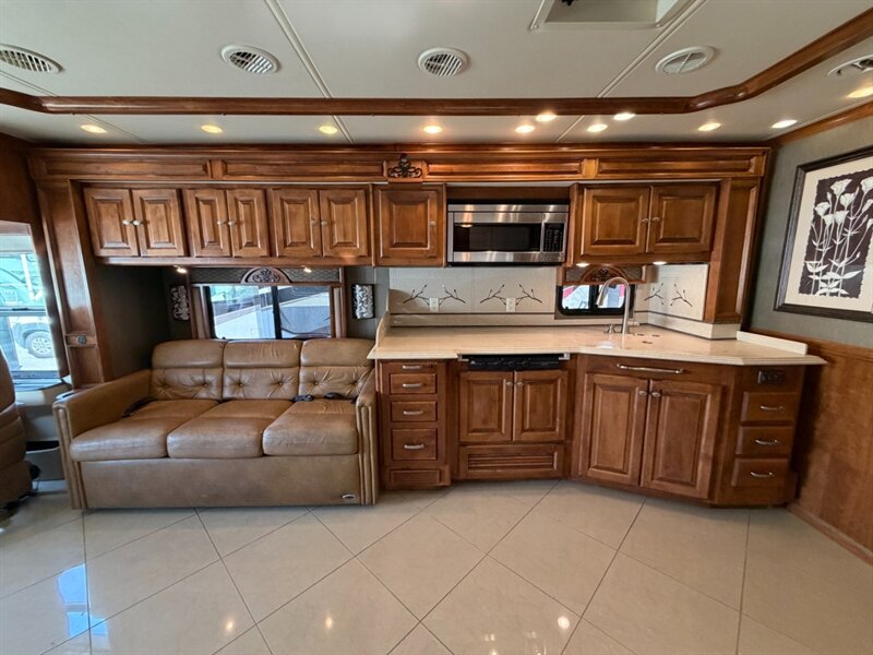 2013 Tiffin Phaeton 40QBH   - Photo 9 - Hemet, CA 92544