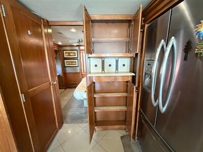 2013 Tiffin Phaeton 40QBH   - Photo 21 - Hemet, CA 92544