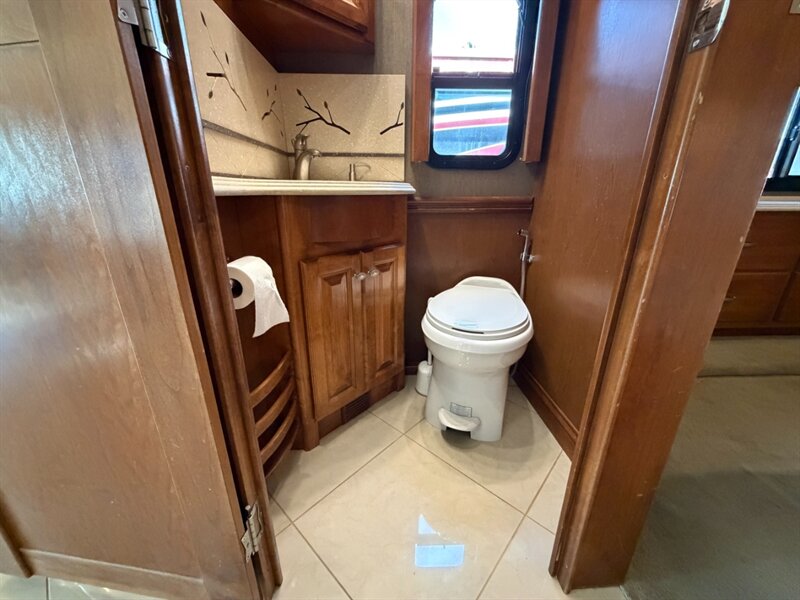 2013 Tiffin Phaeton 40QBH   - Photo 23 - Hemet, CA 92544