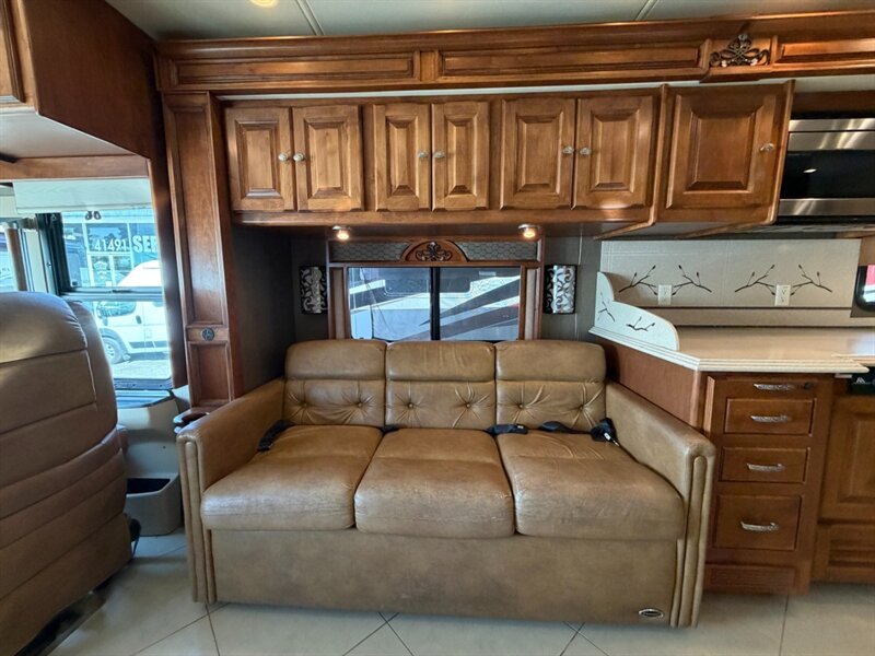 2013 Tiffin Phaeton 40QBH   - Photo 10 - Hemet, CA 92544