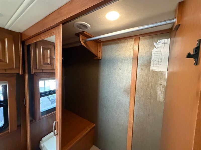 2013 Tiffin Phaeton 40QBH   - Photo 31 - Hemet, CA 92544