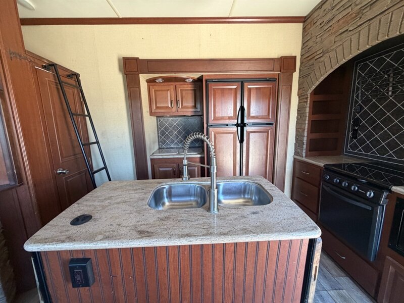 2015 Forest River Vengeance 38L12   - Photo 5 - Hemet, CA 92544