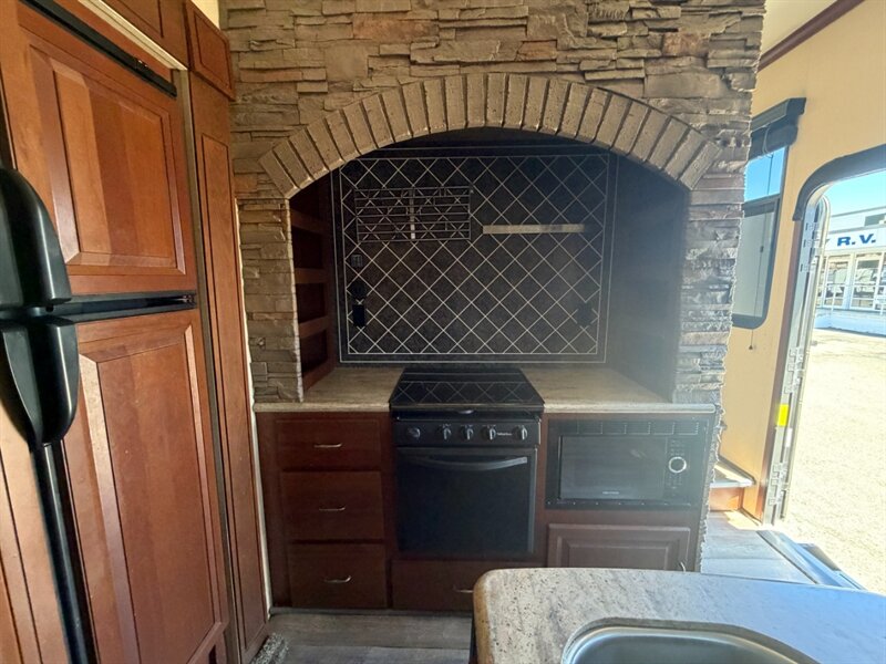 2015 Forest River Vengeance 38L12   - Photo 6 - Hemet, CA 92544