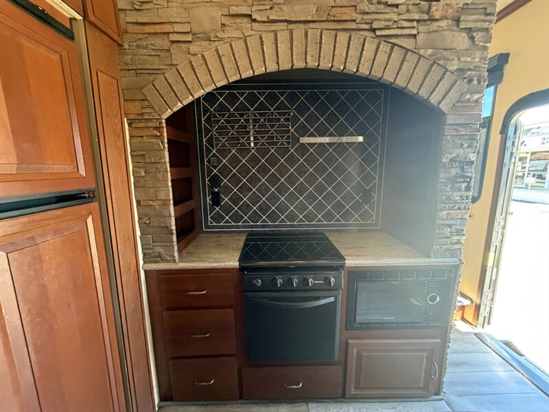 2015 Forest River Vengeance 38L12   - Photo 8 - Hemet, CA 92544