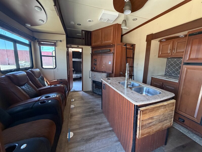 2015 Forest River Vengeance 38L12   - Photo 3 - Hemet, CA 92544