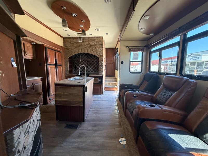 2015 Forest River Vengeance 38L12   - Photo 18 - Hemet, CA 92544