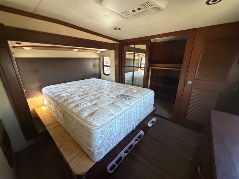 2015 Forest River Vengeance 38L12   - Photo 22 - Hemet, CA 92544