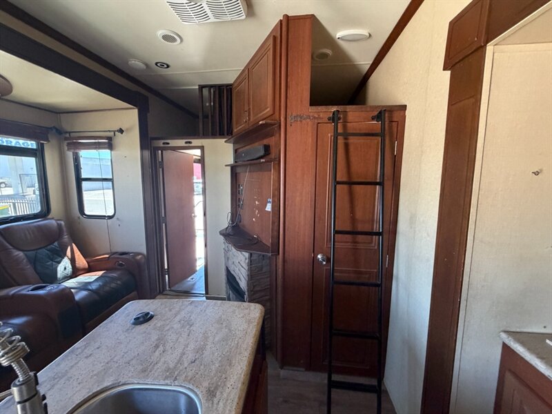 2015 Forest River Vengeance 38L12   - Photo 11 - Hemet, CA 92544