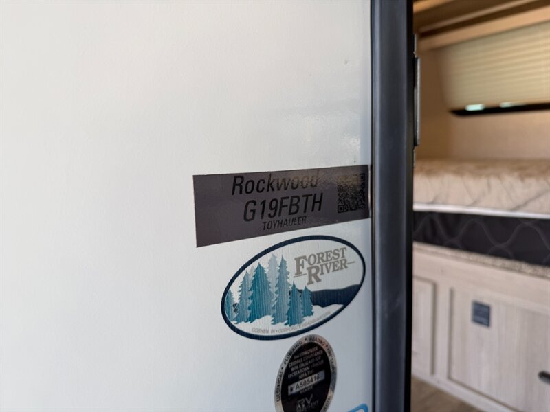 2022 Forest River Rockwood 19FBTH   - Photo 7 - Hemet, CA 92544