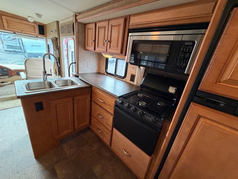 2013 Itasca Sunstar 27N   - Photo 9 - Hemet, CA 92544