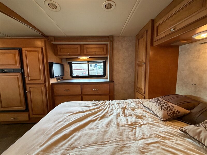 2013 Itasca Sunstar 27N   - Photo 17 - Hemet, CA 92544