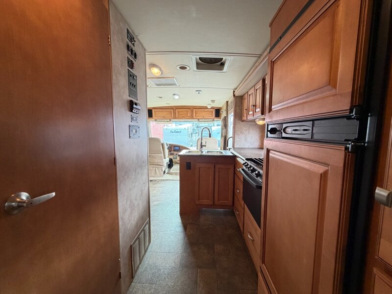 2013 Itasca Sunstar 27N   - Photo 11 - Hemet, CA 92544