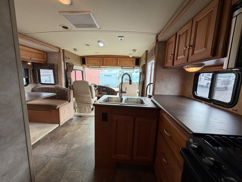 2013 Itasca Sunstar 27N   - Photo 8 - Hemet, CA 92544