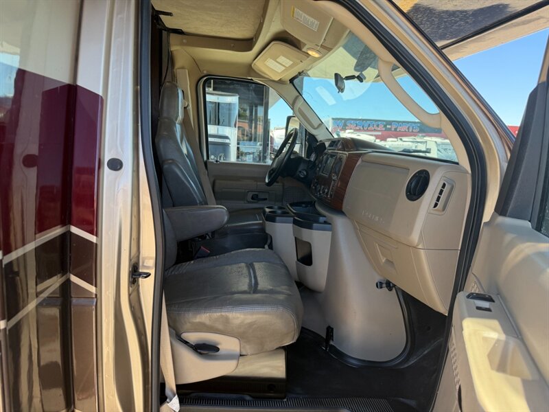 2017 Forest River Forester 3051S   - Photo 22 - Hemet, CA 92544
