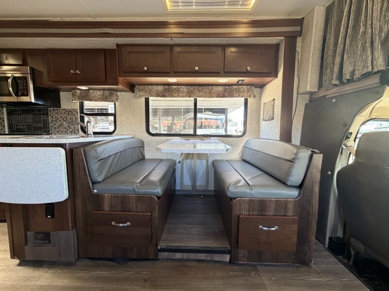 2017 Forest River Forester 3051S   - Photo 8 - Hemet, CA 92544