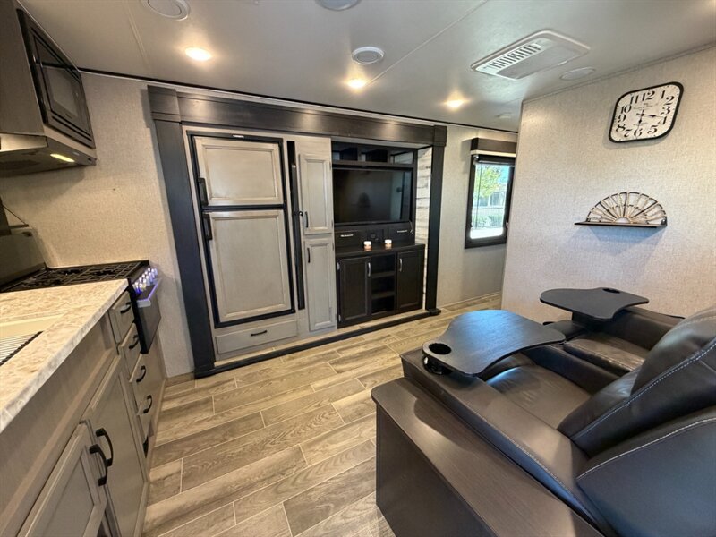 2021 Jayco Jay Feather 22RK   - Photo 9 - Hemet, CA 92544