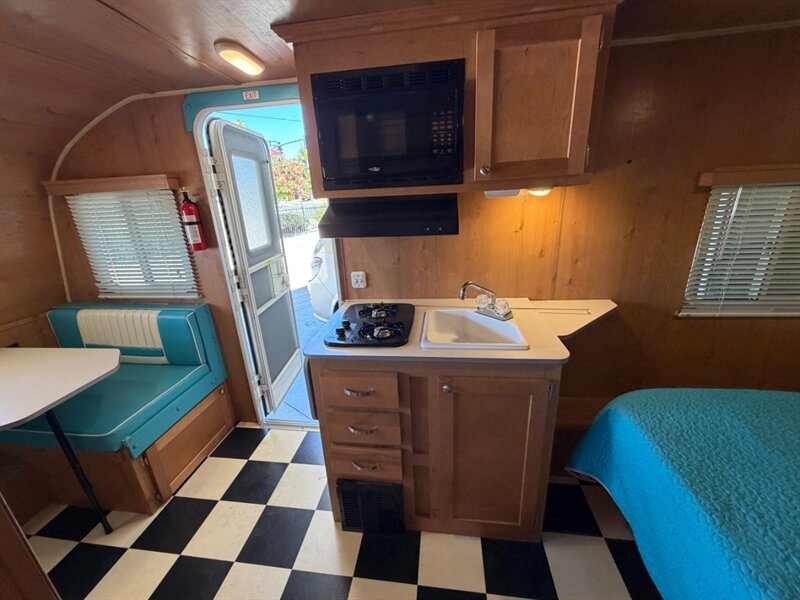 2017 Riverside RV White Water 177SE   - Photo 12 - Hemet, CA 92544