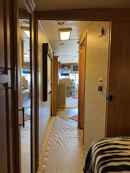2006 Winnebago Journey 32T   - Photo 5 - Hemet, CA 92544