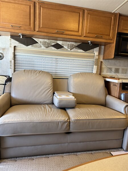 2006 Winnebago Journey 32T   - Photo 9 - Hemet, CA 92544