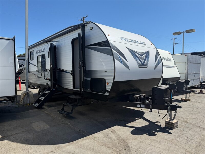 2022 Forest River Vengeance Rogue 25V   - Photo 3 - Hemet, CA 92544