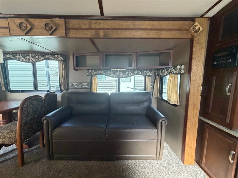 2016 Keystone Outback 312BH   - Photo 14 - Hemet, CA 92544