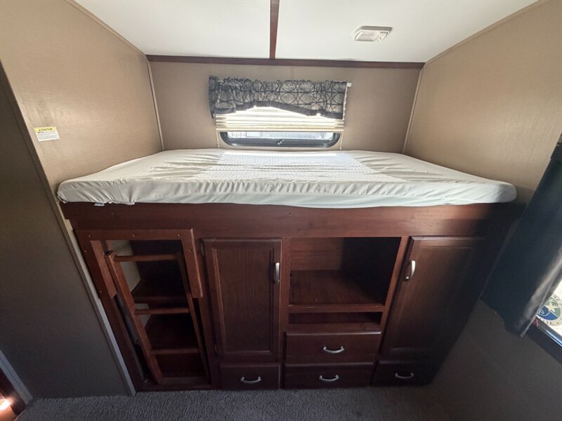 2016 Keystone Outback 312BH   - Photo 10 - Hemet, CA 92544