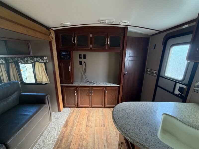 2016 Keystone Outback 312BH   - Photo 18 - Hemet, CA 92544