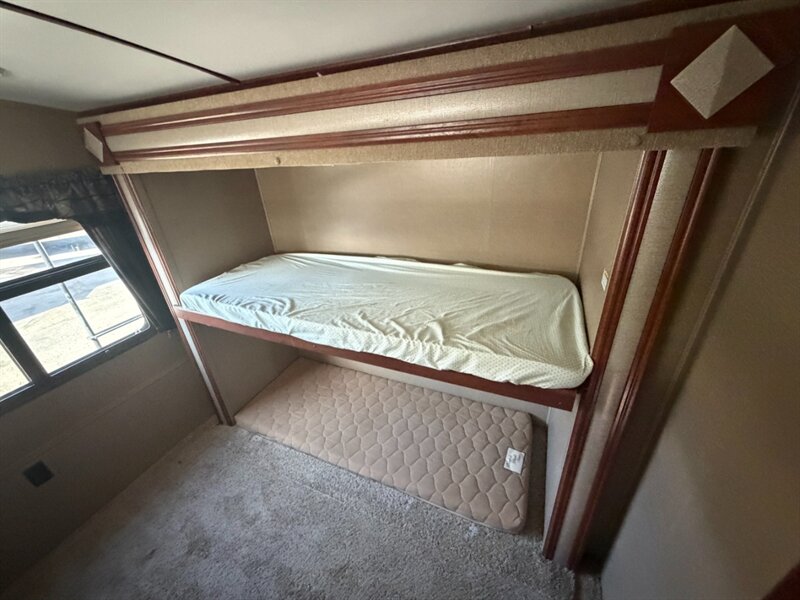 2016 Keystone Outback 312BH   - Photo 9 - Hemet, CA 92544
