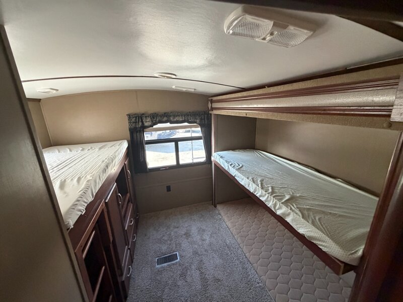 2016 Keystone Outback 312BH   - Photo 8 - Hemet, CA 92544