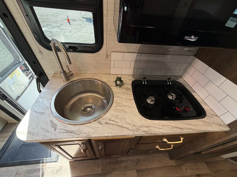 2021 Jayco Melbourne 24L   - Photo 11 - Hemet, CA 92544