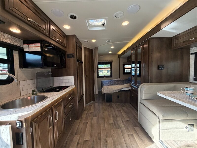 2021 Jayco Melbourne 24L   - Photo 7 - Hemet, CA 92544