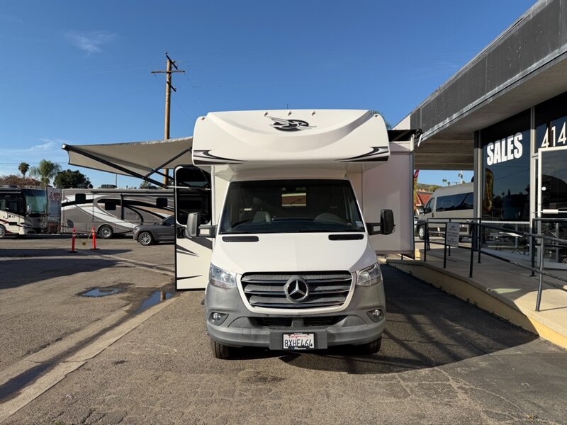 2021 Jayco Melbourne 24L   - Photo 2 - Hemet, CA 92544