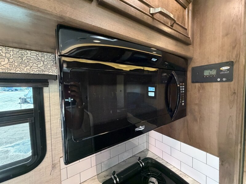 2021 Jayco Melbourne 24L   - Photo 10 - Hemet, CA 92544
