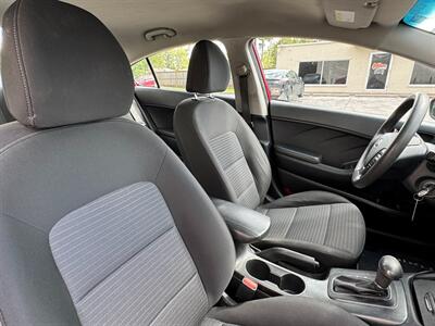 2016 Kia Forte LX - Photo 6 - Huffman, TX 77336