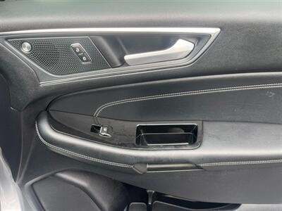 2020 Ford Edge Titanium   - Photo 11 - Huffman, TX 77336