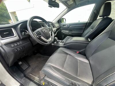 2015 Toyota Highlander Limited   - Photo 8 - Huffman, TX 77336