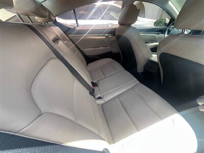 2017 Hyundai ELANTRA Limited - Photo 11 - Huffman, TX 77336