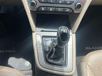 2017 Hyundai ELANTRA Limited - Photo 22 - Huffman, TX 77336