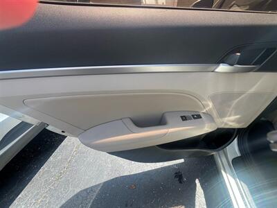 2017 Hyundai ELANTRA Limited - Photo 8 - Huffman, TX 77336