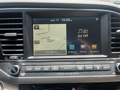 2017 Hyundai ELANTRA Limited - Photo 18 - Huffman, TX 77336