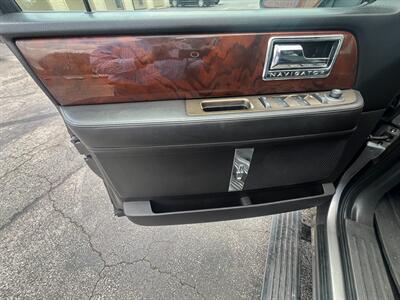 2011 Lincoln Navigator   - Photo 9 - Huffman, TX 77336